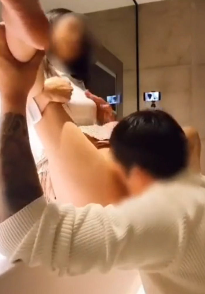 onlyfans rayarinxxx ตั้งกล้องถ่ายในห้องน้ำโรงแรมหรูสาวเกาหลีคนสวยโดนหนุ่มในผับจับเลียหี