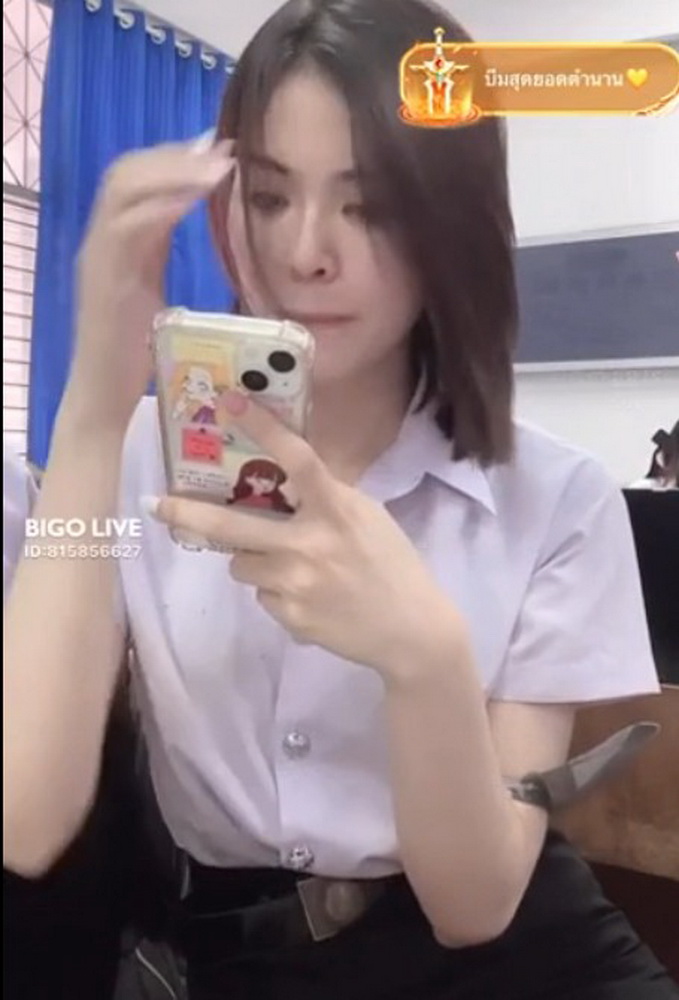 คลิปหลุดไลฟ์สดนักศึกษา หีอูม หีสวยหัวนมชมพู เอานิ้วแหย่ร่องหี