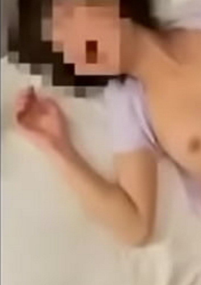 คลิปรุมเย็ดหีนักศึกษา นัดผู้ชายแปลกหน้า มารุมเย็ด แล้วถ่ายคลิป