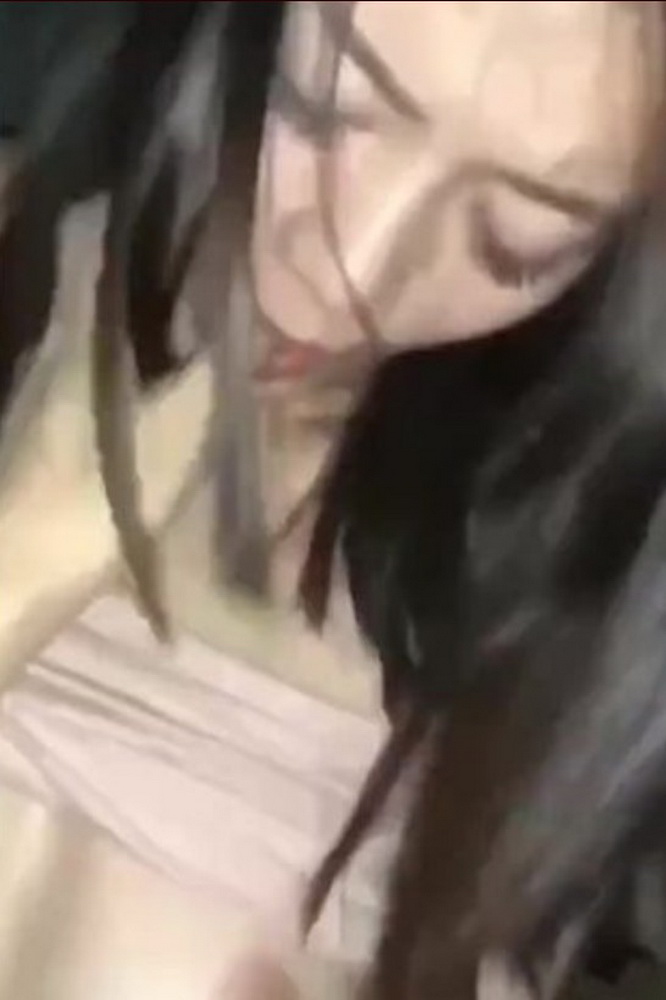 คลิปหลุดใหม่ สาวสวยโดนผัวเย็ดแบบซาดิสม์ ค่อยๆเสียบควยเข้าหีซะลึก ร้องครางเอวเด้งตาม