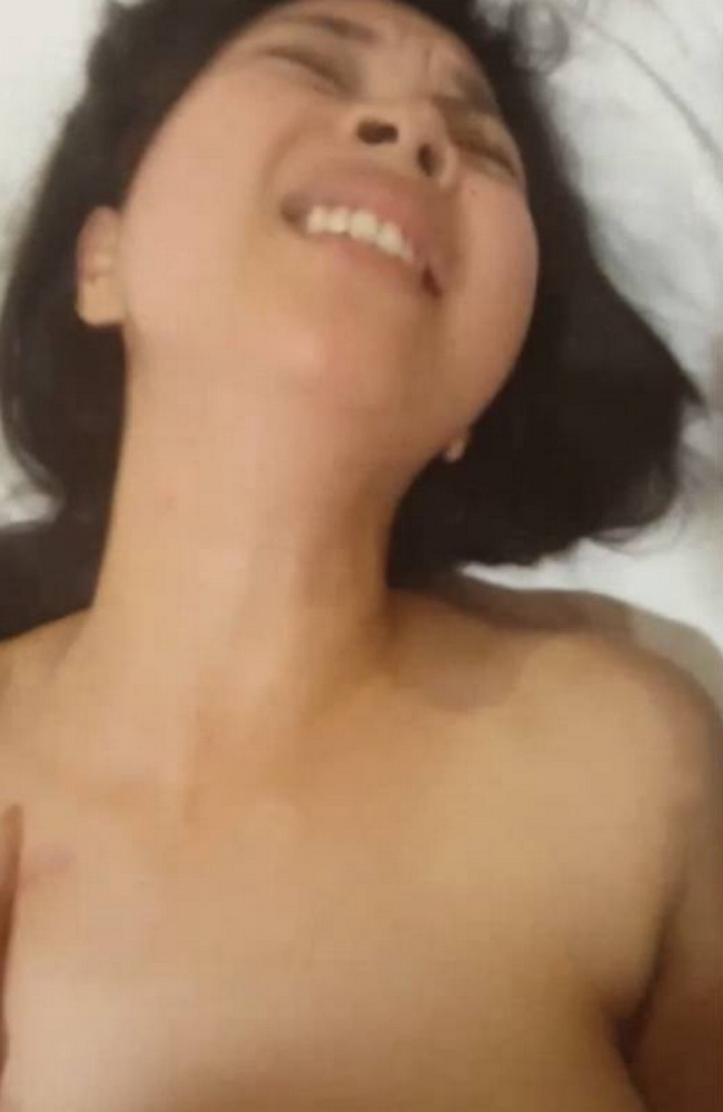 คลิปโป๊ทางบ้าน สาวไทยหุ่นอวบโดนผัวเย็ดแล้วถ่ายคลิป กระแทกหีไม่ยั้ง