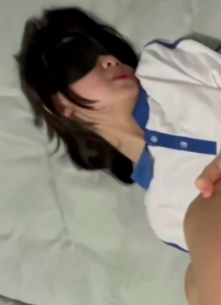 คลิปหลุดสาวหมวยโดนหลอกมาเย็ด สายเย็ดลูกคุณหนู งานเนียน