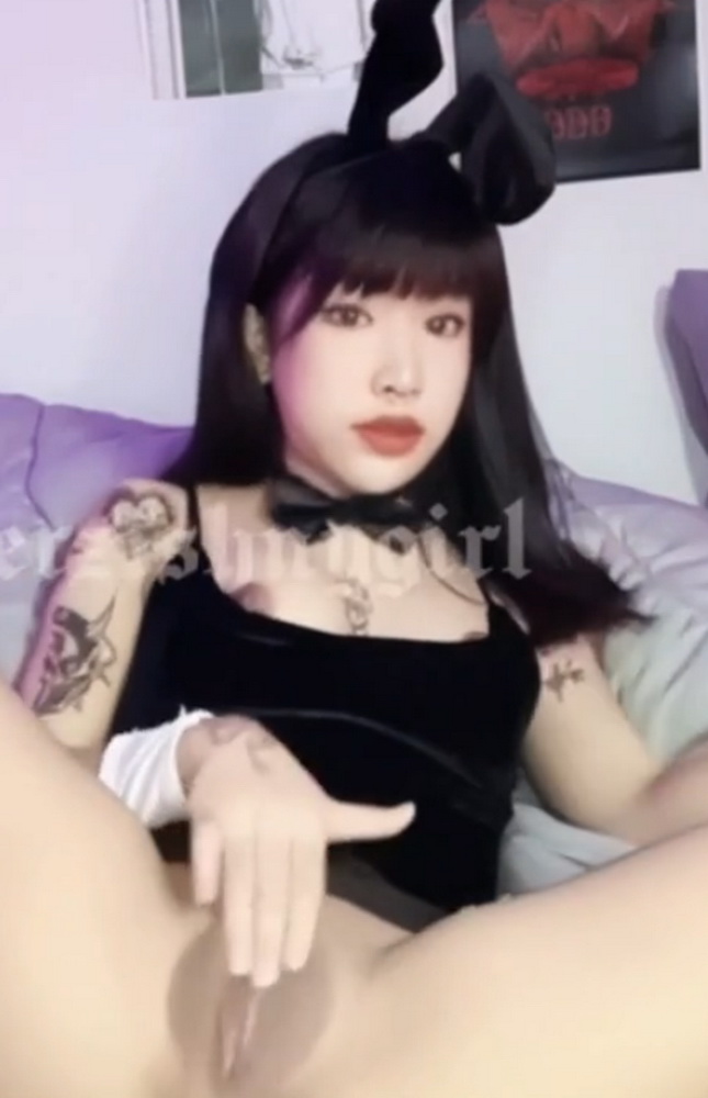 onlyfans ferzhnygirl สาวคอสเพลย์ใส่ชุดกระต่ายมาล่อควย แหวกขาโชว์หีเนียน