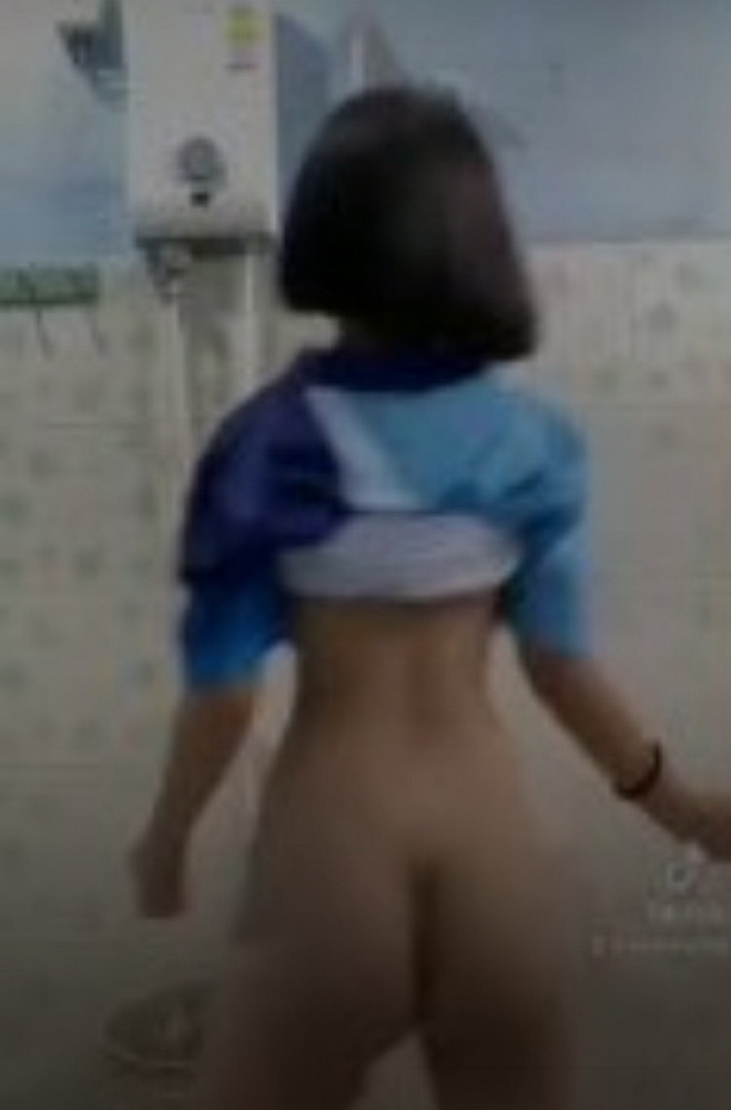 คลิปหลุดนักเรียนผมสั้นตัวเล็กแก้ผ้าเต้นยั่ว