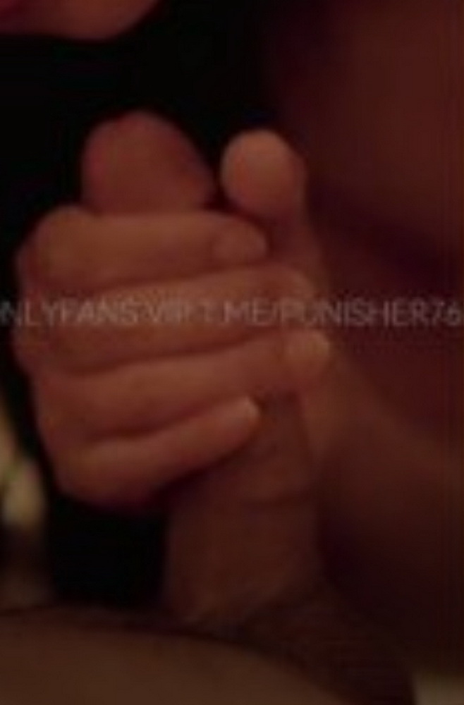 Onlyfans mickeemouse โดนเซ็กส์ทอยแล้วรุมเย็ด